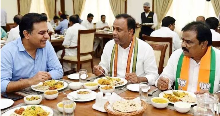 కేటీఆర్, రాజగోపాల్ రెడ్డి సుదీర్ఘ చర్చలు!